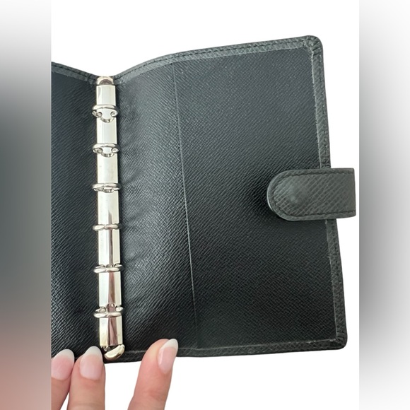 LOUIS VUITTON Taiga Leather Agenda - Picture 12 of 15